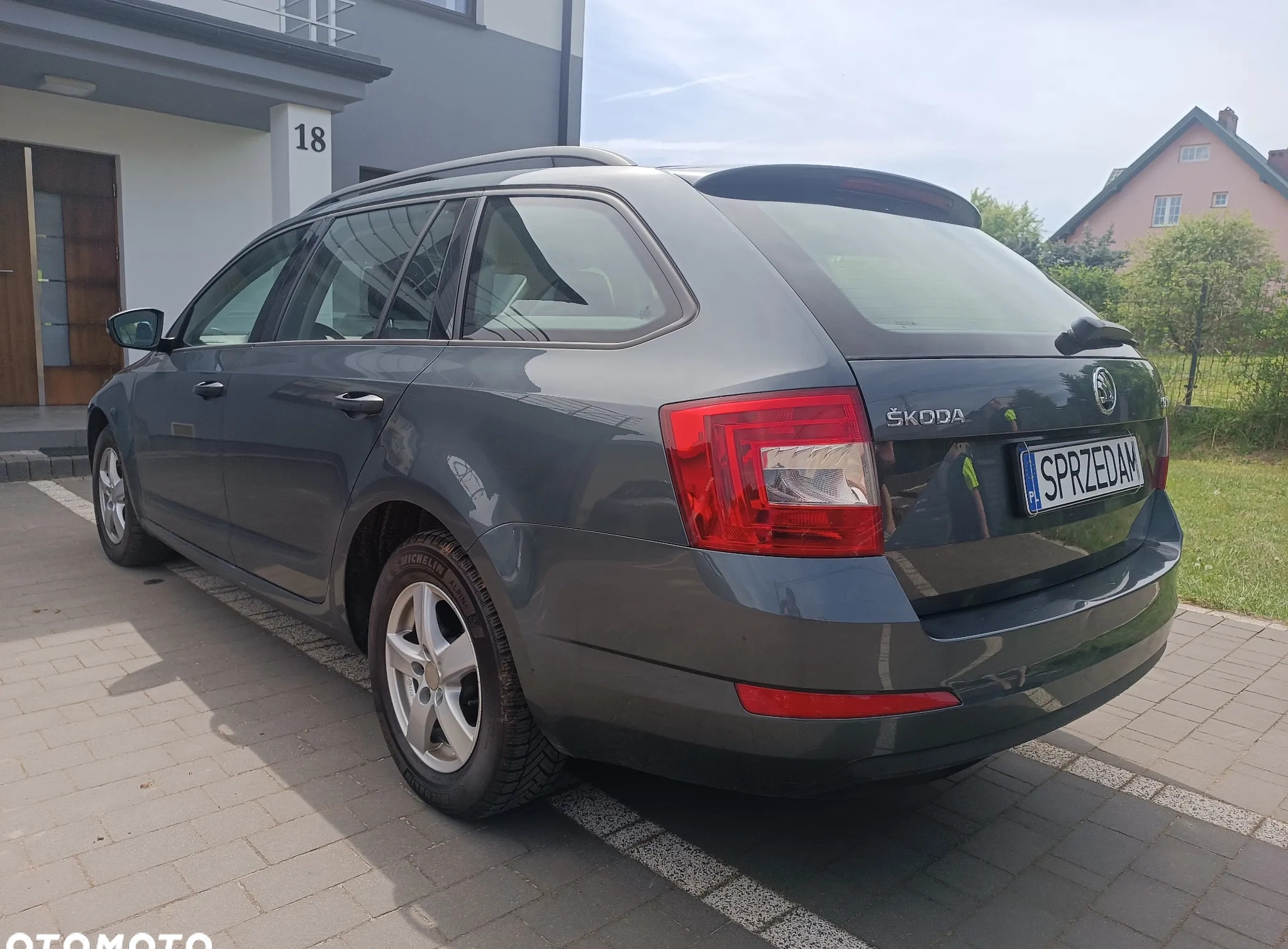 Skoda Octavia cena 33700 przebieg: 235000, rok produkcji 2015 z Starachowice małe 742